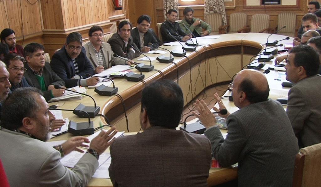 Div Com reviews developmental progress on roads, bridges